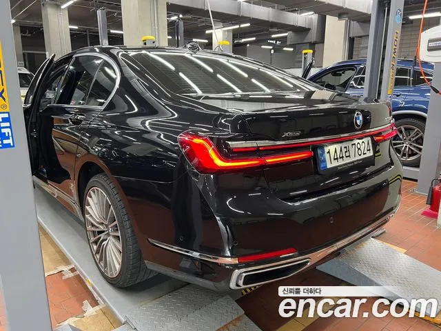BMW 7-Series — Фото автомобиля 3