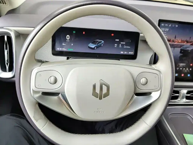 Leapmotor B01 — Фото автомобиля 10