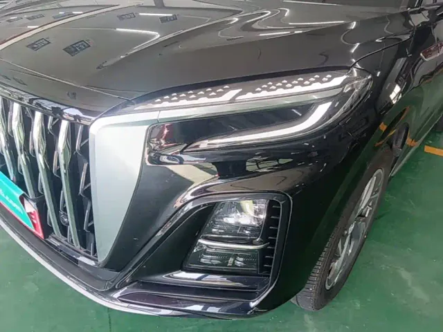 Hongqi HS3 PHEV — Фото автомобиля 23