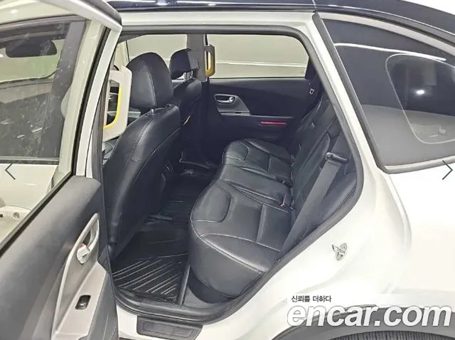 Kia Niro — Фото автомобиля 12