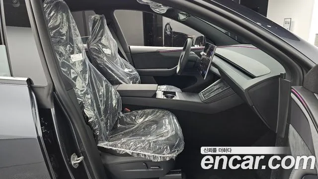 Tesla Model Y — Фото автомобиля 17