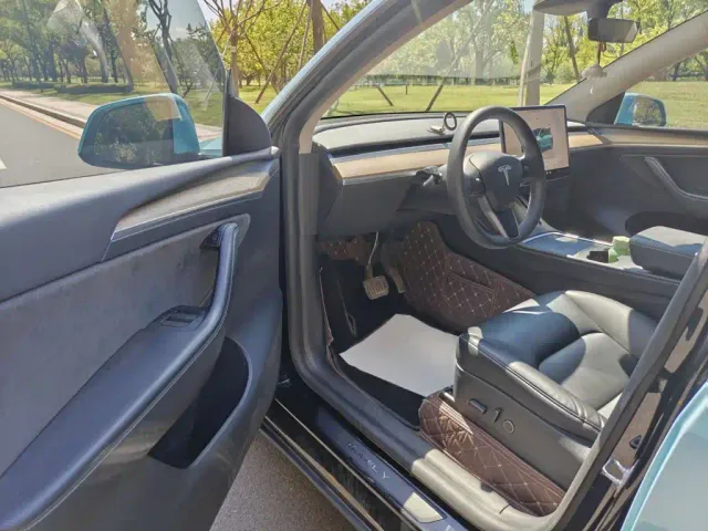 Tesla Model Y — Фото автомобиля 16