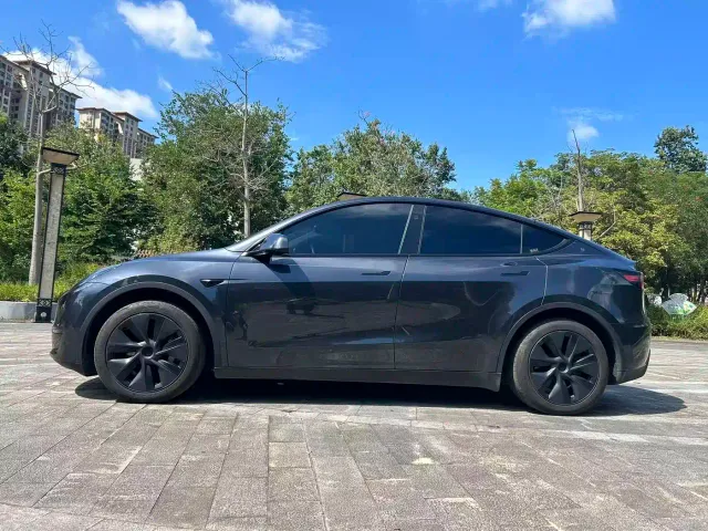 Tesla Model Y — Фото автомобиля 5
