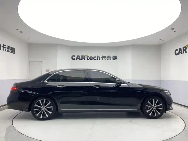 Mercedes-Benz E-Class — Фото автомобиля 4