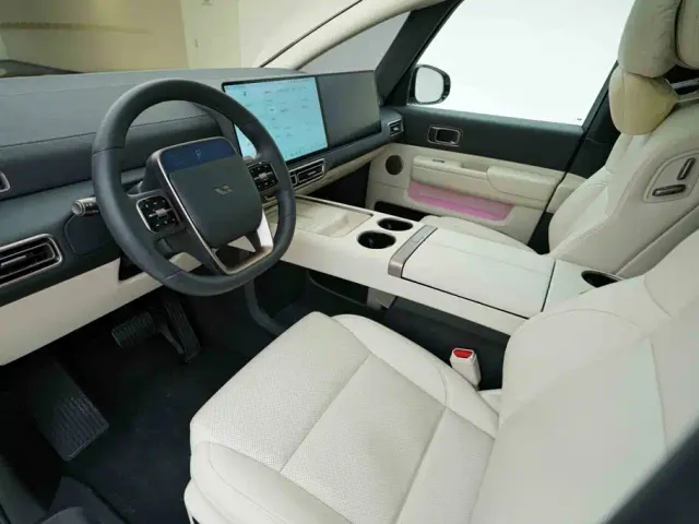 Li Auto MEGA — Фото автомобиля 8