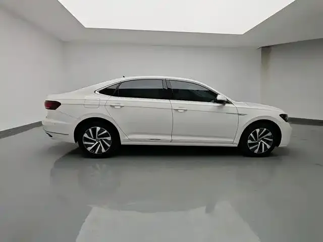 Volkswagen Passat — Фото автомобиля 10