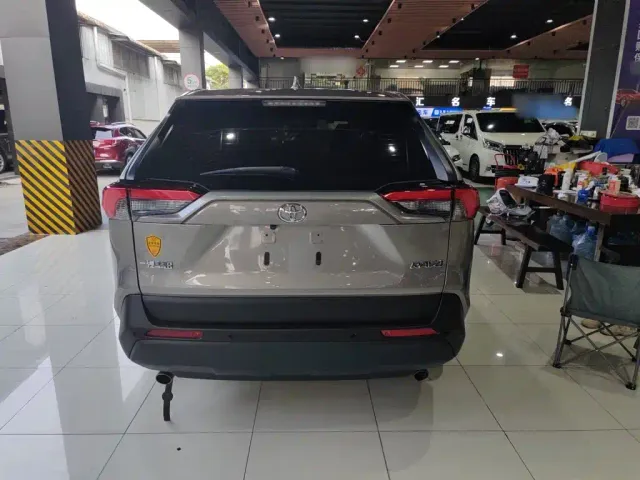 Toyota RAV4 — Фото автомобиля 7