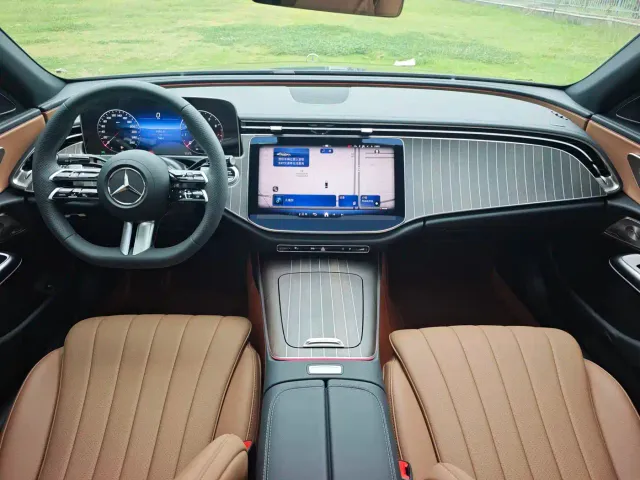 Mercedes-Benz E-Class — Фото автомобиля 16