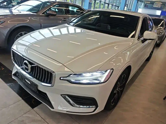 Фотография автомобиля — Volvo S60