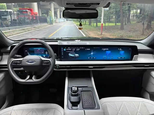 Ford Edge — Фото автомобиля 12