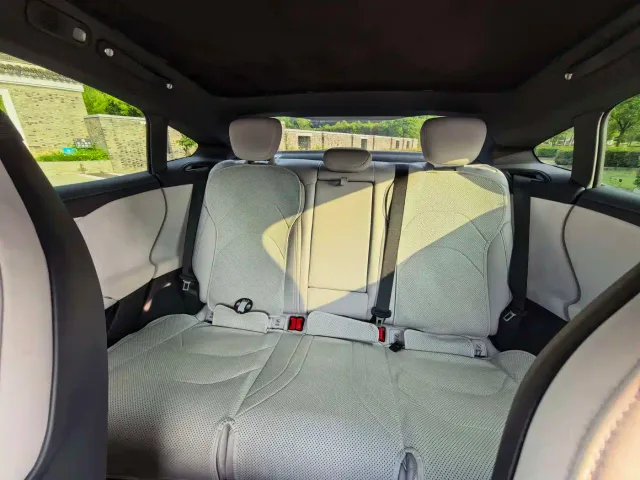 Xiaomi SU7 — Фото автомобиля 12
