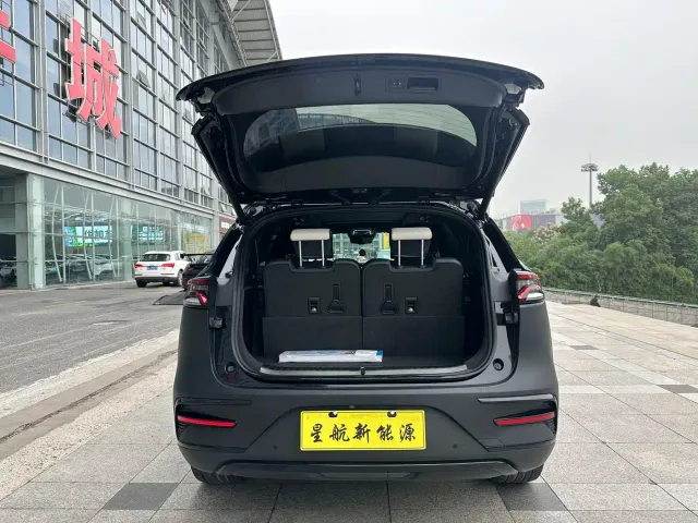 BYD Tang — Фото автомобиля 9