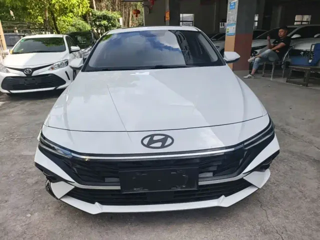 Hyundai Elantra — Фото автомобиля 2