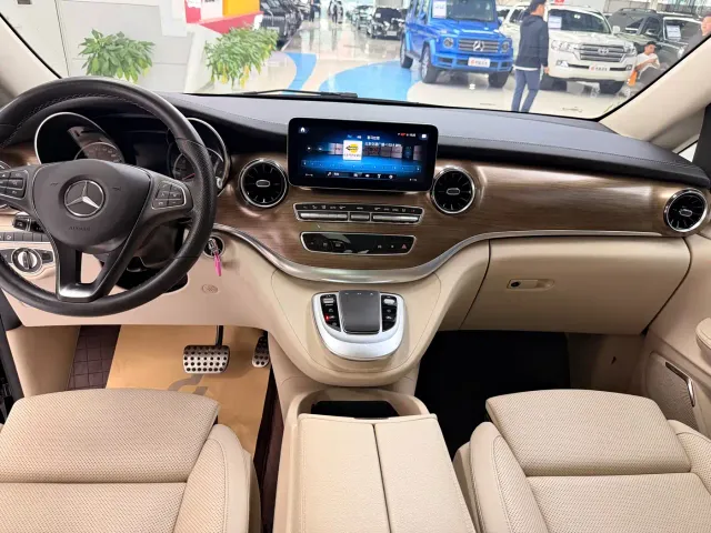 Mercedes-Benz V-Class — Фото автомобиля 15