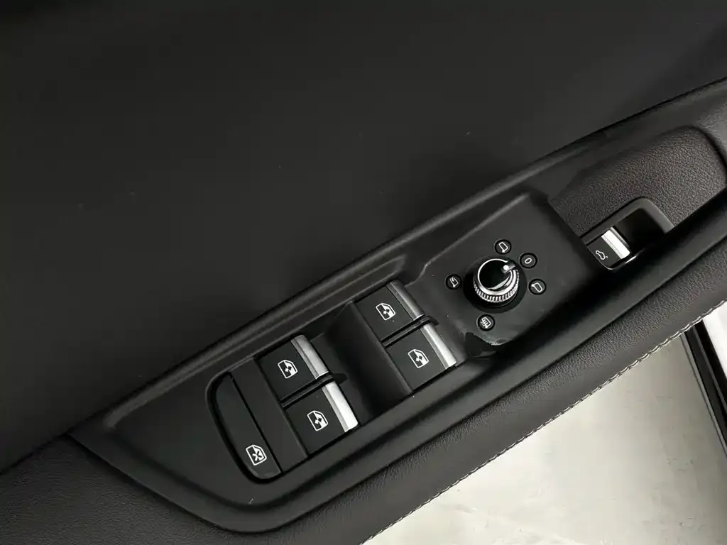 Audi Audi A4L 2023 40 TFSI Luxury Sport — Фото автомобиля 23