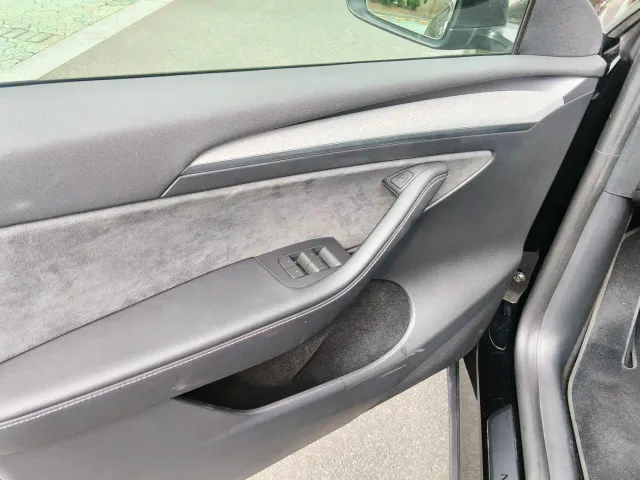 Tesla Model Y — Фото автомобиля 13
