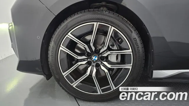 BMW i7 — Фото автомобиля 5