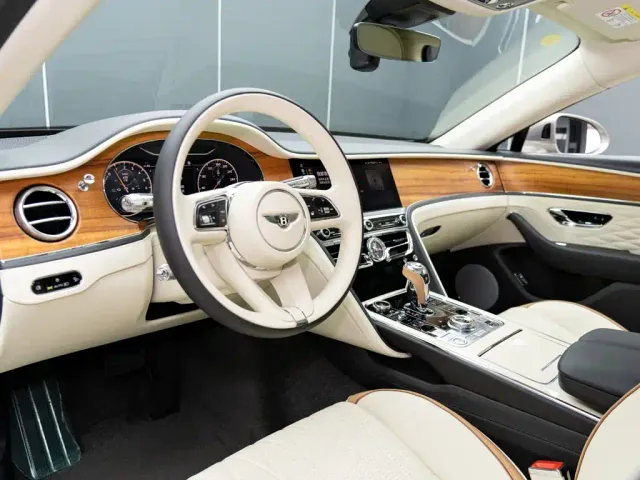 Bentley Flying Spur — Фото автомобиля 11