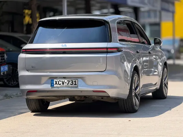 Li Auto L8 — Фото автомобиля 6