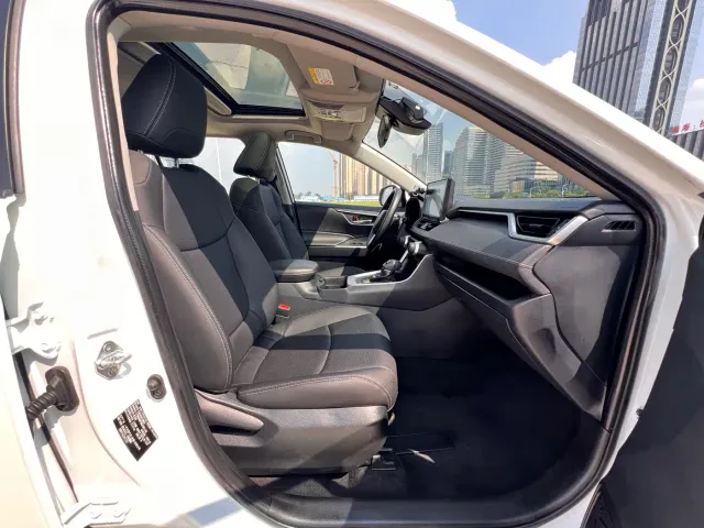 Toyota RAV4 — Фото автомобиля 11