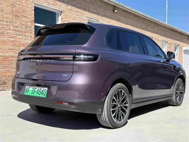 Leapmotor B10 — Фото автомобиля 23