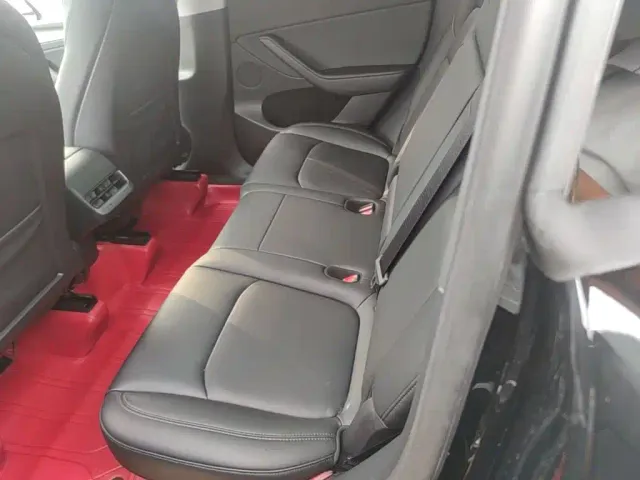 Tesla Model Y — Фото автомобиля 16