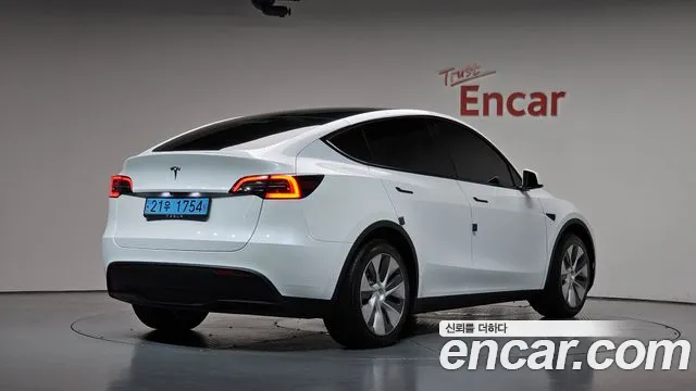 Tesla Model Y — Фото автомобиля 2