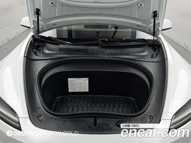 Tesla Model 3 — Фото автомобиля 18