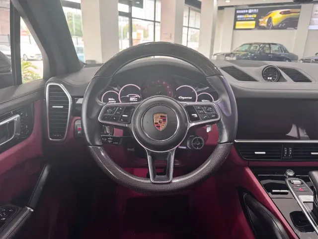 Porsche Cayenne — Фото автомобиля 13