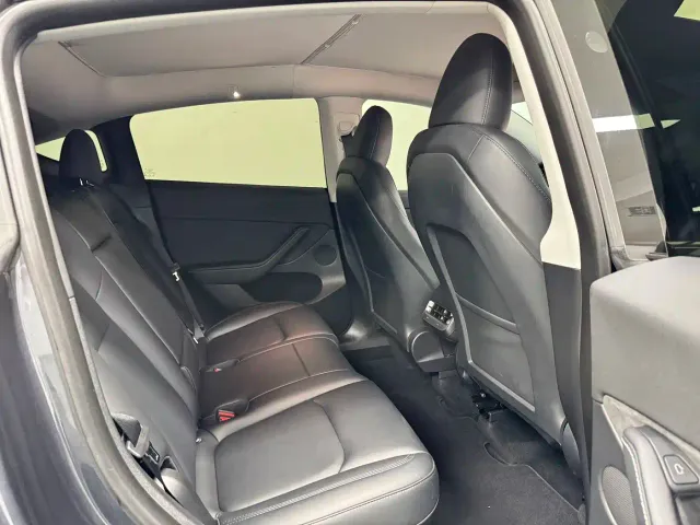Tesla Model Y — Фото автомобиля 16