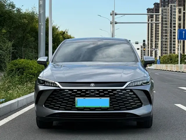 BYD Qin PLUS 2025 DM-i Smart Drive 55KM Leader — Фото автомобиля 2