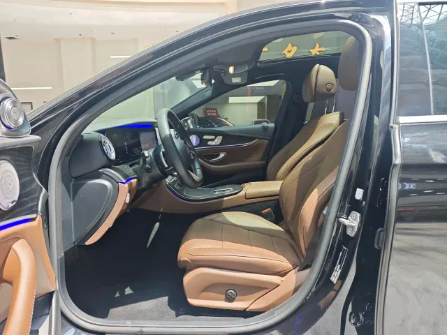Mercedes-Benz E-Class — Фото автомобиля 16