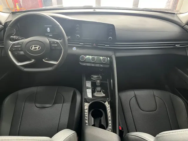 Hyundai Elantra — Фото автомобиля 9