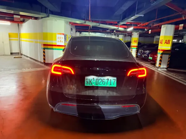 Tesla Model Y — Фото автомобиля 8