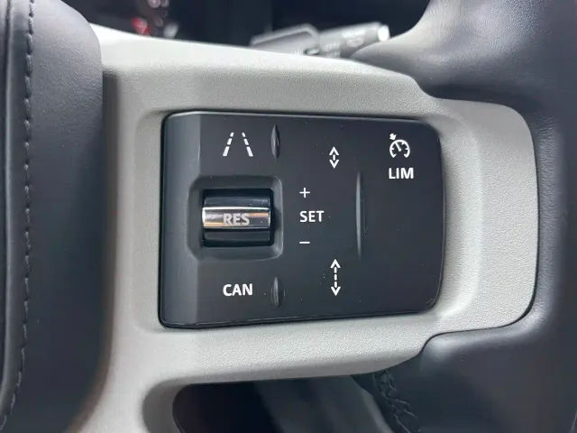 Land Rover Defender — Фото автомобиля 7