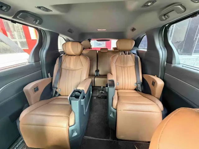 Toyota Sienna — Фото автомобиля 3