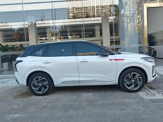 Hongqi HS3 PHEV — Фото автомобиля 4