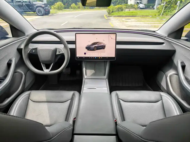 Tesla Model 3 — Фото автомобиля 14