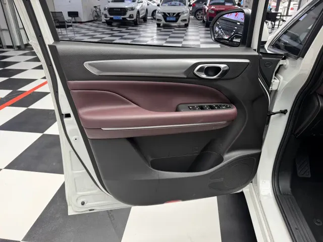 GAC Trumpchi M6 — Фото автомобиля 5