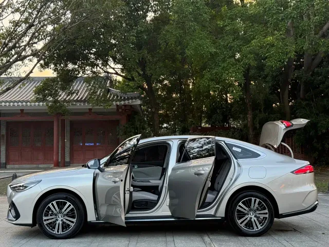Geely Galaxy Stellar 6 — Фото автомобиля 15