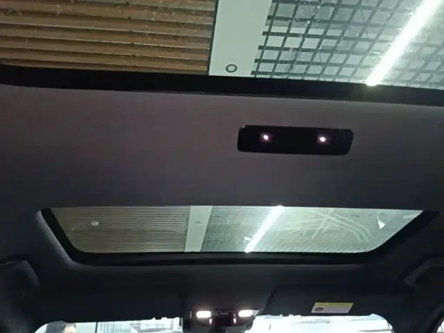 Li Auto L8 — Фото автомобиля 17