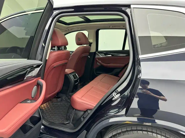 BMW iX3 — Фото автомобиля 14