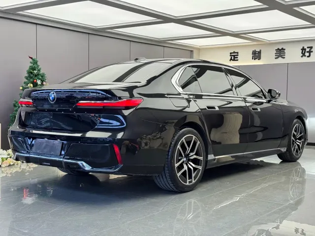 BMW 7 Series — Фото автомобиля 12