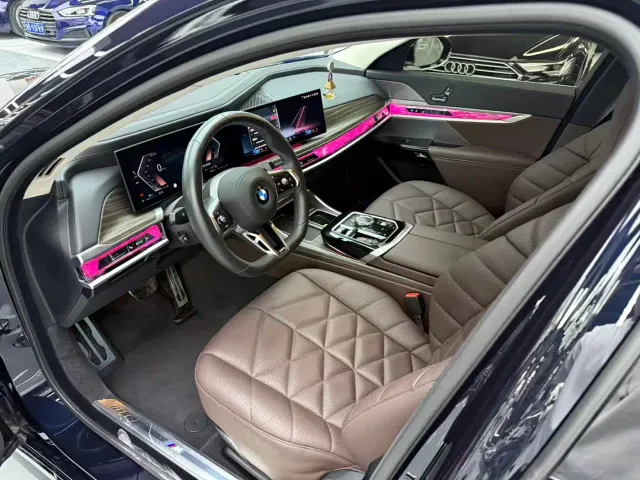 BMW 7 Series — Фото автомобиля 5