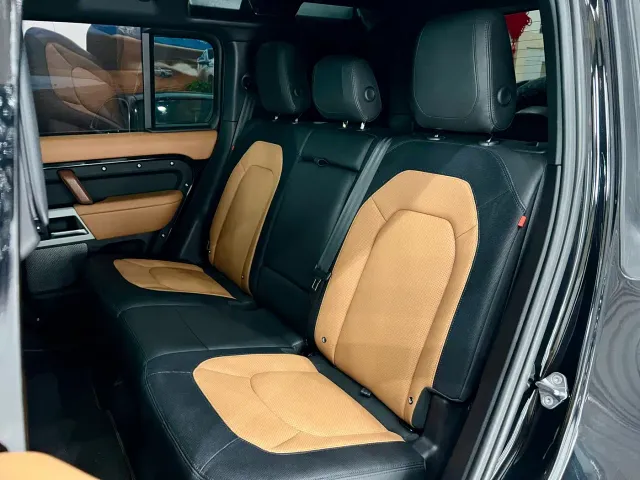 Land Rover Defender — Фото автомобиля 11
