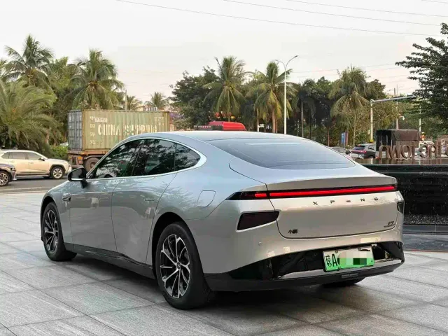 Xpeng P7 — Фото автомобиля 10