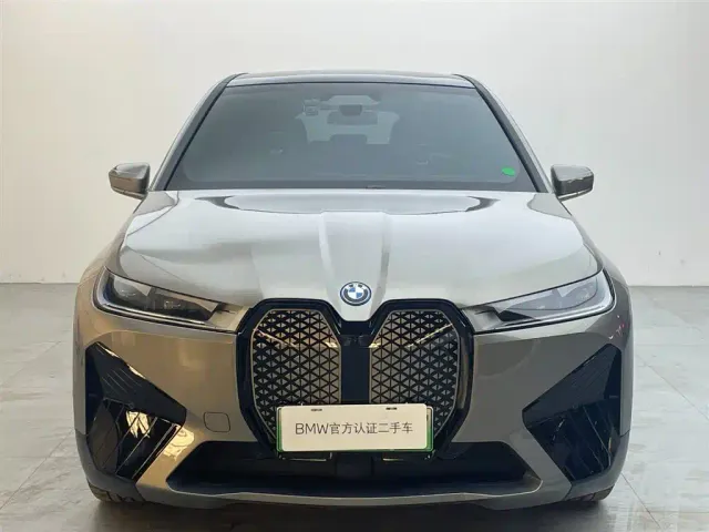 BMW iX M60 — Фото автомобиля 2