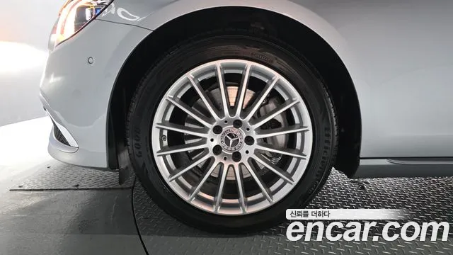 Mercedes-Benz E-Class — Фото автомобиля 5