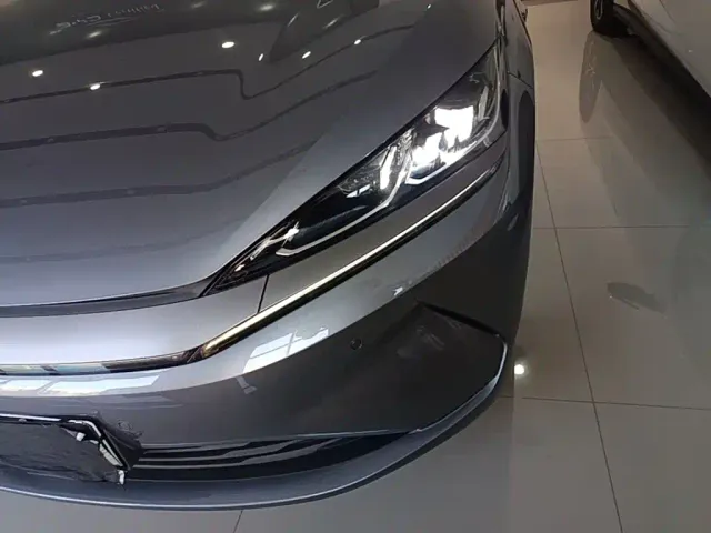 BYD Qin L — Фото автомобиля 23