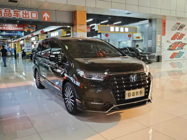 Honda Elysion — Фото автомобиля 3